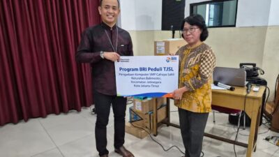 BRI Otista Region 6Jakarta 1 Salurkan CSR berupa Komputer untuk SMP Cahaya Sakti