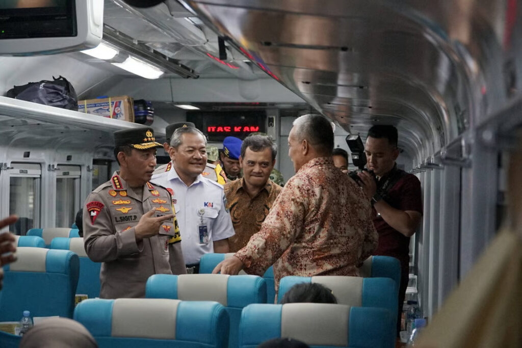 KAI Daop 4 dan Kapolri Pastikan Kesiapan Pengamanan Nataru di Stasiun Semarang Tawang, Wujudkan Perjalanan KA Aman dan Menyenangkan