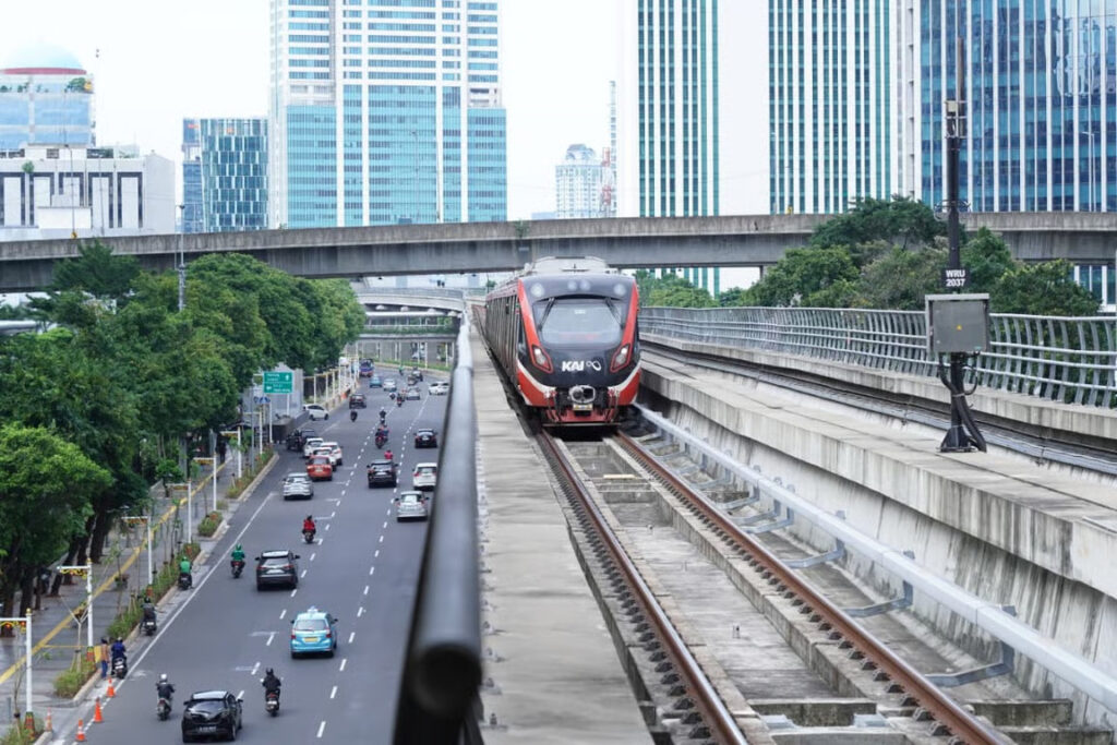 KAI Terapkan Tarif Akhir Pekan LRT Jabodebek selama Nataru 2025
