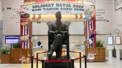 Sambut Hangat Pelanggan KA, KAI Daop 7 Madiun Hadirkan Ornamen Tematik Natal dan Tahun Baru di Stasiun