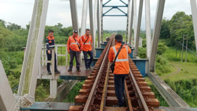 Guna Mitigasi Gangguan dan Pasca Pencurian Prasarana, Daop 7 Madiun Intensifkan Pemeriksaan Jalur Kereta Api
