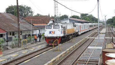 KAI Daop 2 Bandung Batalkan Perjalanan KA Ciremai Dampak Banjir di Wilayah Daop 4 Semarang