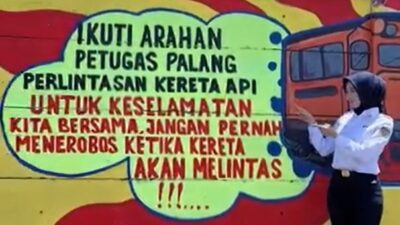 KAI Divre IV Tanjung Karang Gencarkan Sosialisasi Keselamatan Perlintasan lewat Mural Edukatif