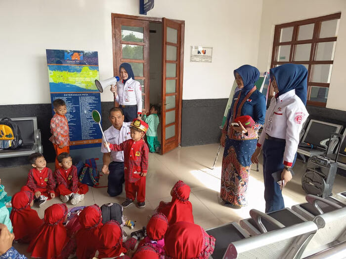 Tanamkan Budaya Keselamatan Sejak Dini, KAI Daop 4 Semarang Gelar Edukasi Perkeretaapian di Stasiun Cepu (1)
