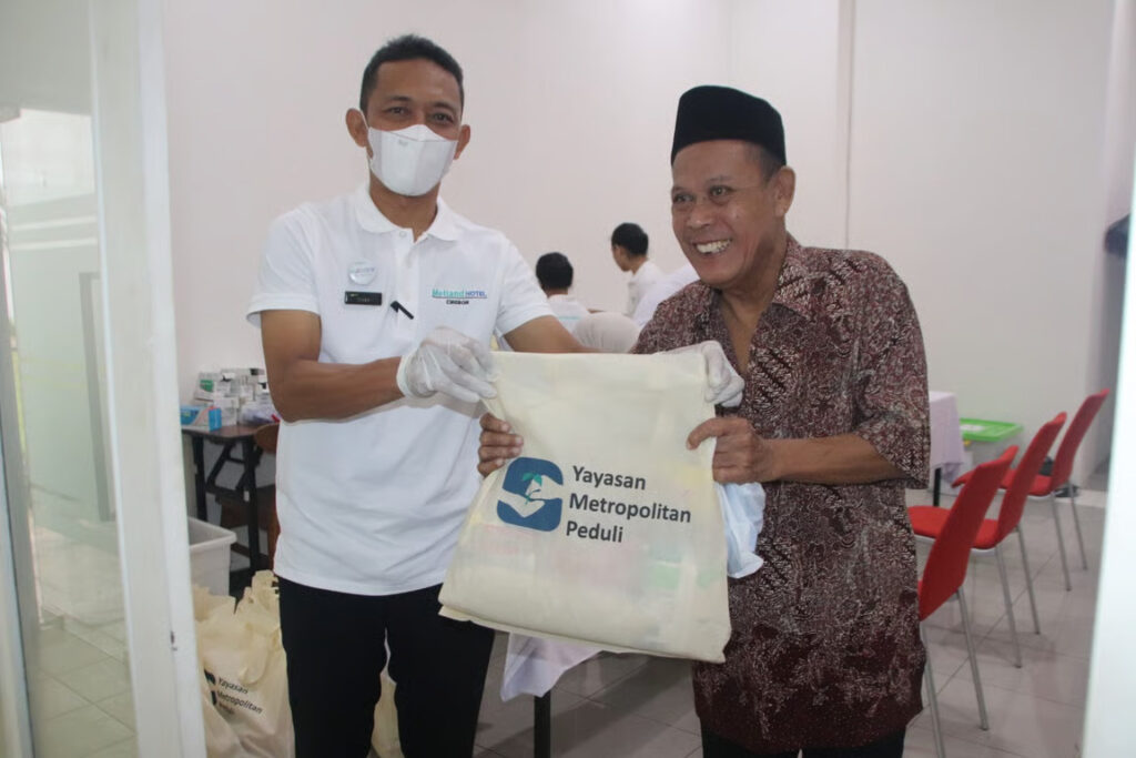 Metland Hotel Cirebon Gelar Bakti Sosial & Pemeriksaan Kesehatan Gratis dalam Rangka HUT ke